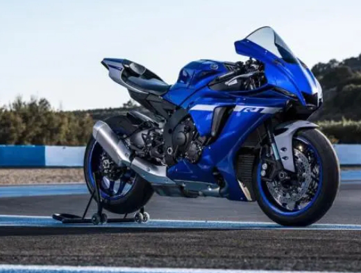 Yamaha frigiver 2025 R1 og R1M, med carbonfiberspoilere, opgraderede støddæmpere og bremser